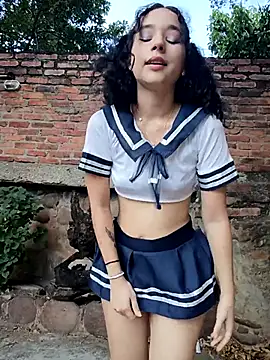 sweet outdoor charm online show from November 22, 8:33 pm