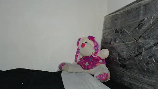 skinny sweet2411 online show from January 9, 12:15 am