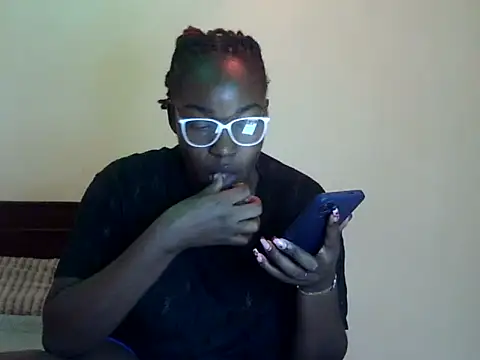 Chichii- online show from April 9, 8:25 pm