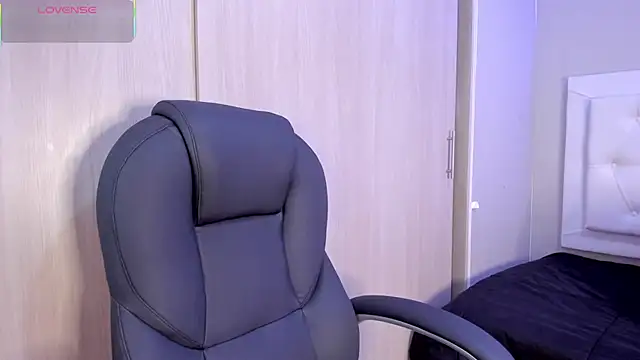 nicole  parker1 online show from February 27, 1:33 pm