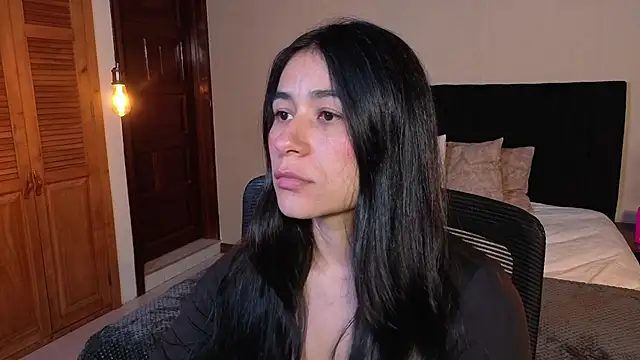 ChloeTurner  online show from April 29, 1:36 pm