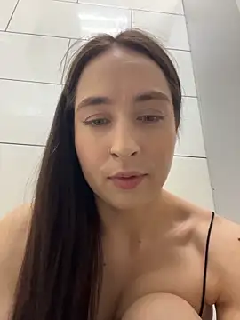 Holly Play online show from June 18, 9:14 am