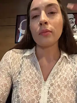 Holly Play online show from August 4, 9:59 am