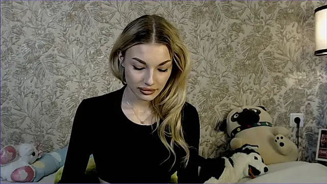 Ella Milla online show from November 2, 9:45 am