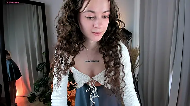 Curly Moon online show from May 5, 2:09 pm