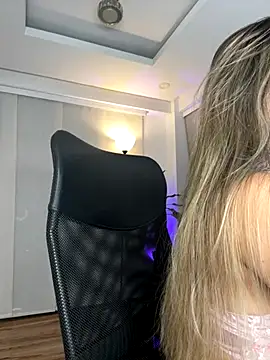 nicollefiorett online show from September 24, 12:20 am