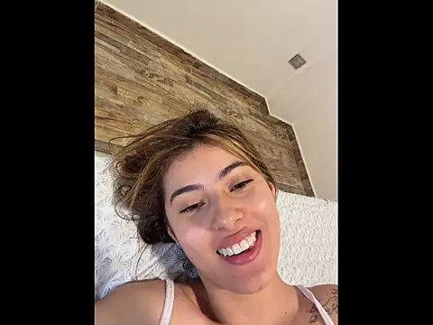 annieesweett online show from July 5, 11:43 pm