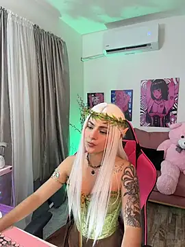 annieesweett online show from June 30, 9:47 pm