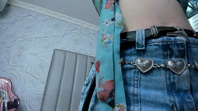 AlexaFoxy18 online show from May 22, 7:39 am