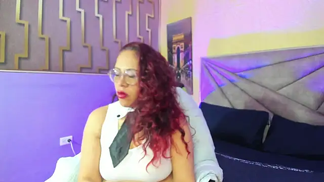 Snapshot of maria_paulac chatting on October 15, 8:28 am maria paulac online show from October 15, 8:28 am