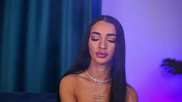 DeniseDevilles online show from June 5, 9:10 pm
