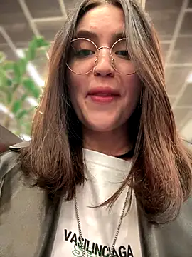 Snapshot of meow_girl chatting on October 8, 5:28 pm meow girl online show from October 8, 5:28 pm