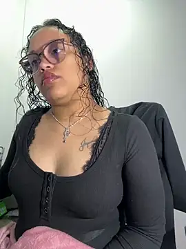 Snapshot of angela_angels_ chatting on October 18, 2:03 am angela angels online show from October 18, 2:03 am