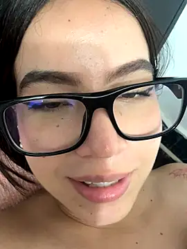 Snapshot of IamSteph13 chatting on October 10, 3:33 am IamSteph13 online show from October 10, 3:33 am