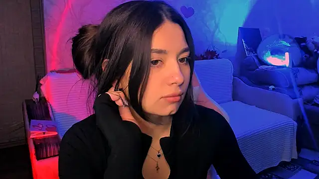 Swee Alicee online show from March 1, 7:02 pm