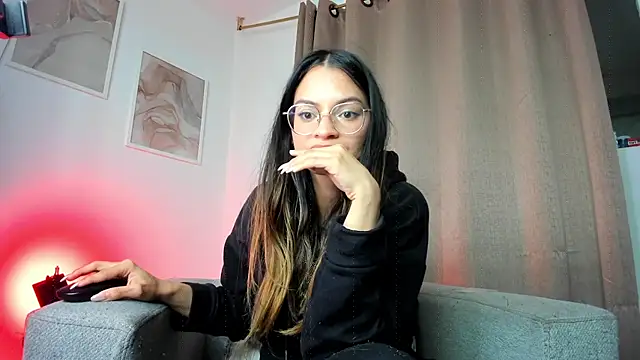 Angie Pirss online show from August 6, 8:38 pm