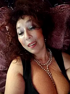 Snapshot of GypsyEsmeralda chatting on September 14, 3:10 pm GypsyEsmeralda online show from September 14, 3:10 pm