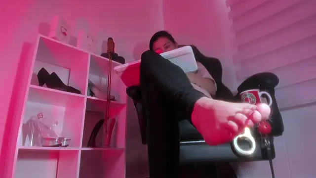 charlotte joliedart online show from February 24, 8:51 pm