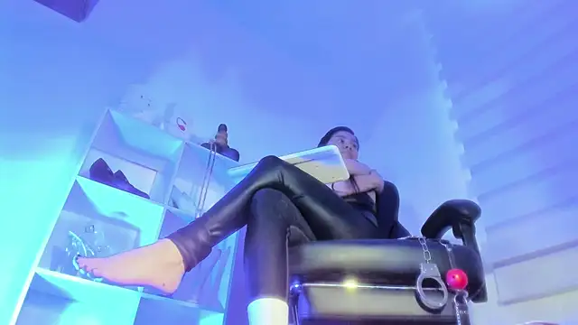 charlotte joliedart online show from November 27, 10:01 pm