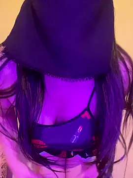 Snapshot of Cameelia chatting on October 29, 3:00 am Cameelia online show from October 29, 3:00 am