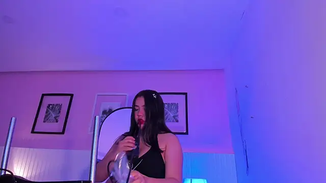 emma smile online show from June 20, 12:31 pm