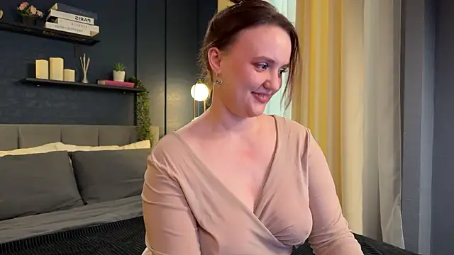 Lella Ryann  online show from February 11, 1:45 pm