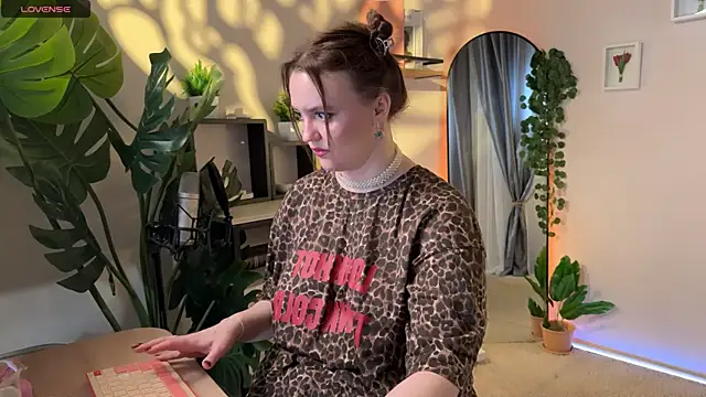 Lella Ryann  online show from December 3, 1:24 pm