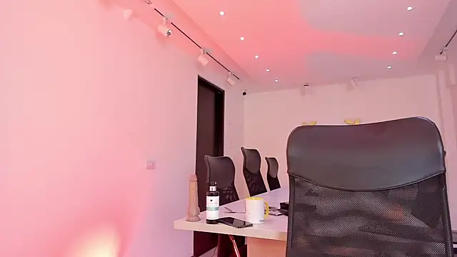 NairobiLee online show from November 20, 12:06 pm