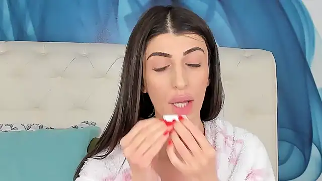 SkinnyDolly online show from January 9, 8:46 pm