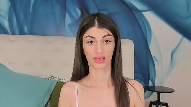 SkinnyDolly online show from January 5, 8:45 pm