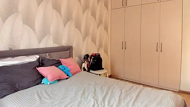 Bambiii bby online show from October 31, 2:13 am