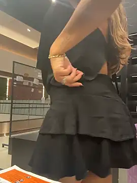 lariic online show from July 12, 9:04 pm