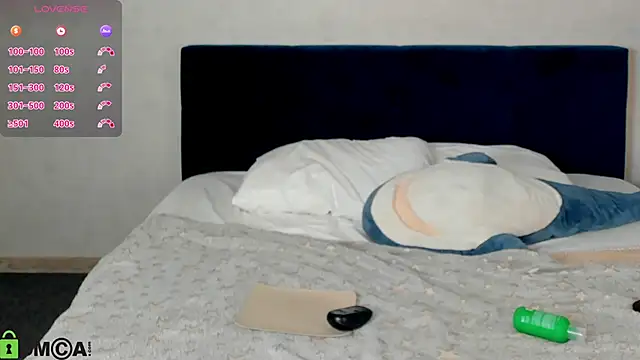 Esme Runn online show from May 14, 3:23 am