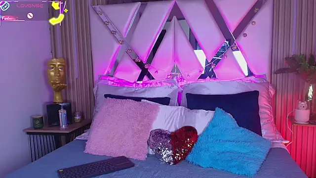 Jeen Taylor online show from October 16, 8:22 pm