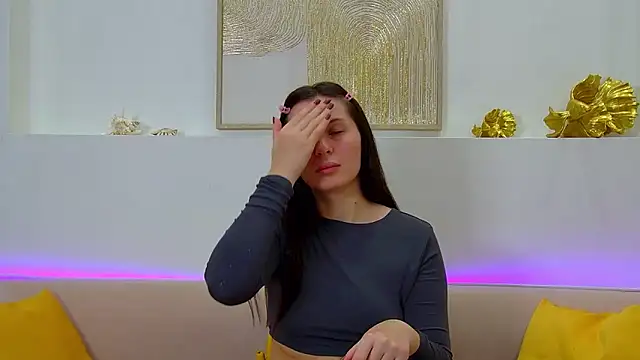 AlexandraBloom online show from February 10, 6:33 pm