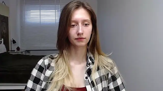 Snapshot of LUNA_delight chatting on October 3, 5:23 am LUNA delight online show from October 3, 5:23 am