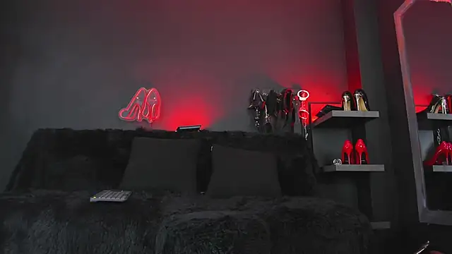 DelaneyStone online show from December 1, 10:01 pm