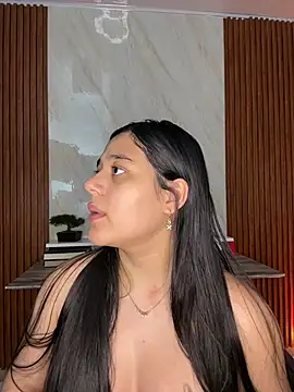 floriamANDjazmin online show from May 7, 7:50 pm