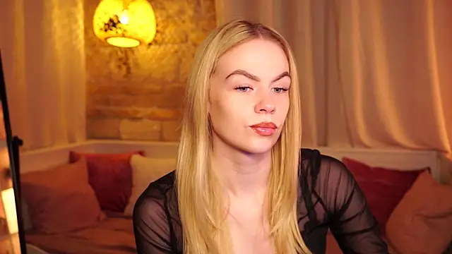 Snapshot of sn0w_barbie chatting on September 22, 8:35 am sn0w barbie online show from September 22, 8:35 am