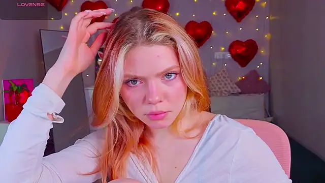 Red  Candy online show from March 25, 3:26 pm