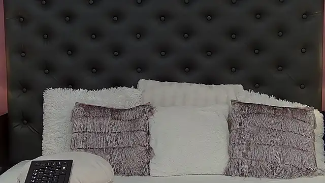 JaquelineM online show from February 19, 7:52 am