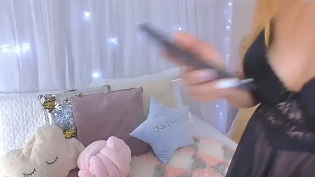 evelonel online show from March 12, 7:49 pm