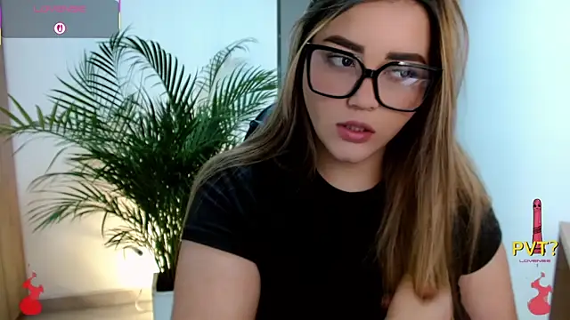 Lucia star   online show from March 14, 12:22 am