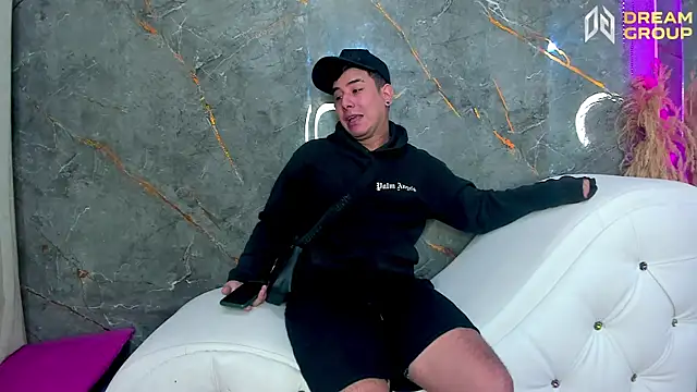Yourslust  online show from June 18, 1:49 pm