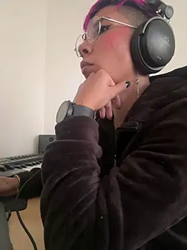 MiaMorgan  online show from February 5, 1:14 pm