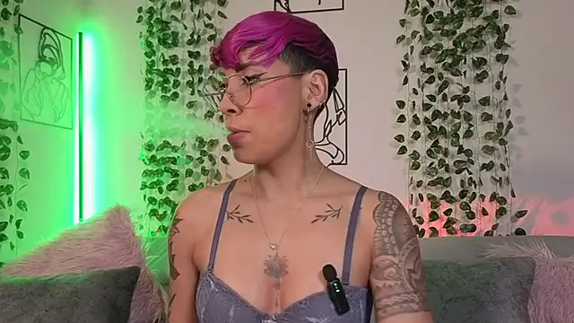 MiaMorgan  online show from March 18, 1:49 pm