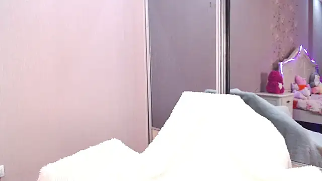 lilianbee online show from July 24, 4:32 am