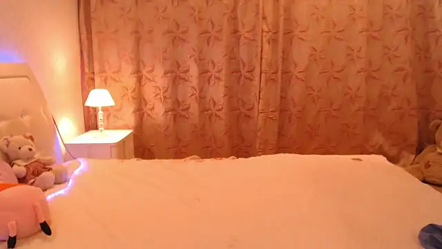 lilianbee online show from July 26, 4:42 am
