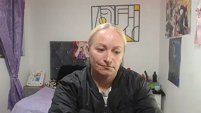 emperabigbootybigass online show from June 18, 12:21 pm