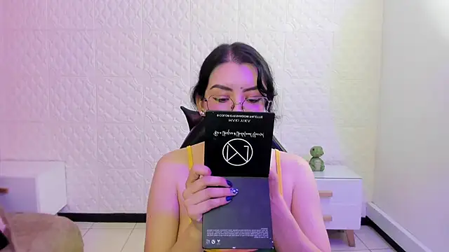 Violetaa diazz online show from May 4, 9:18 pm
